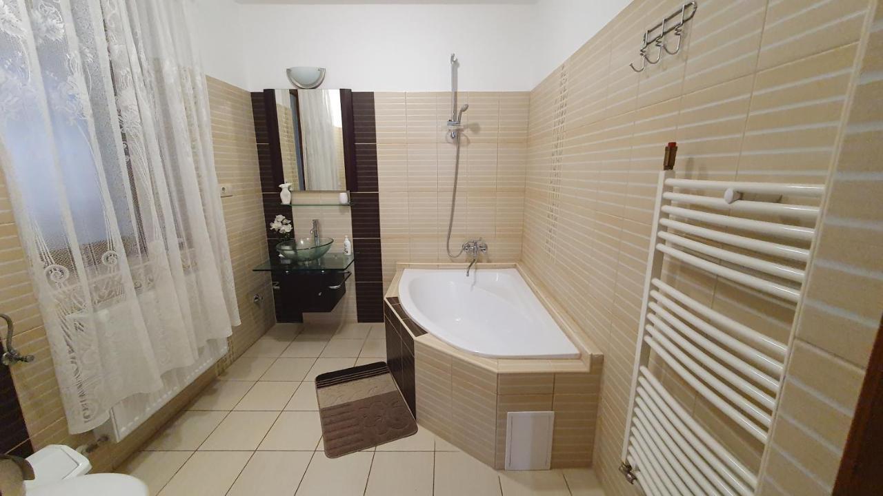 Kekszilva Vendeghaz Hotell Pap Exteriör bild