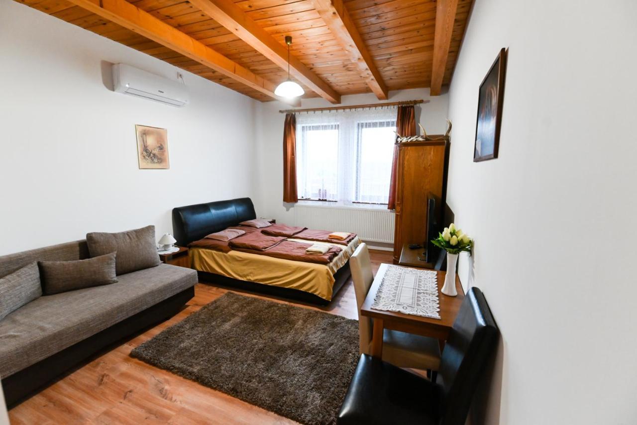 Kekszilva Vendeghaz Hotell Pap Exteriör bild