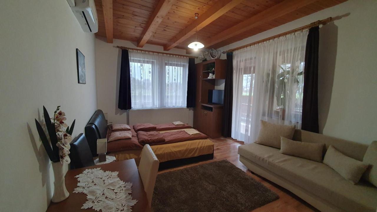 Kekszilva Vendeghaz Hotell Pap Exteriör bild