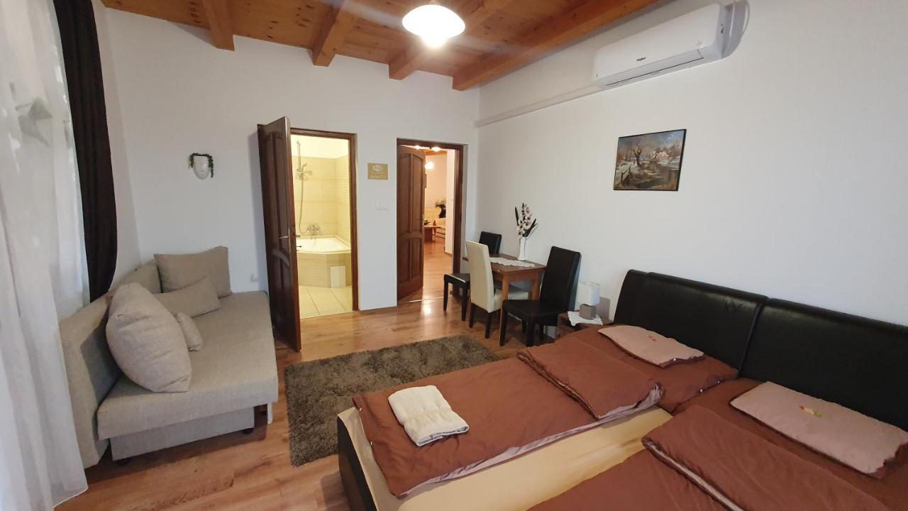 Kekszilva Vendeghaz Hotell Pap Exteriör bild