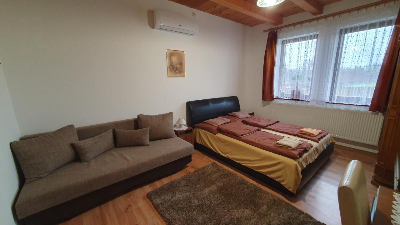 Kekszilva Vendeghaz Hotell Pap Exteriör bild