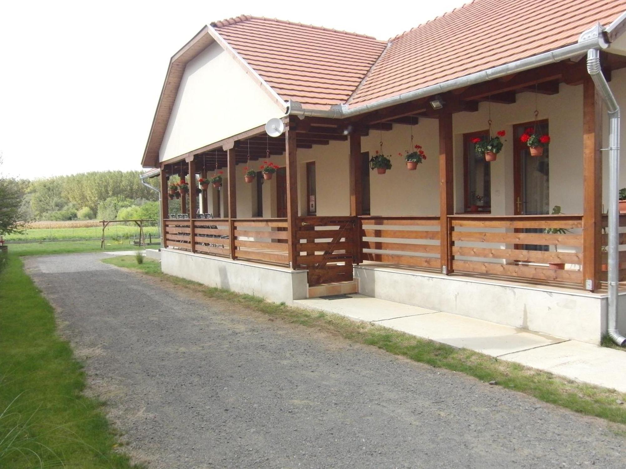 Kekszilva Vendeghaz Hotell Pap Exteriör bild